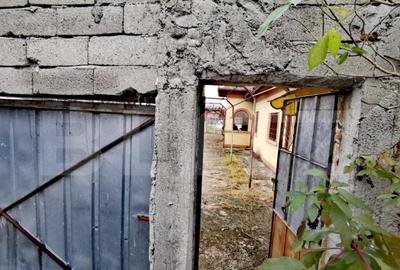 Teren 1000 mp si casa renovabila 85 mp, la strada brestei cu - 9