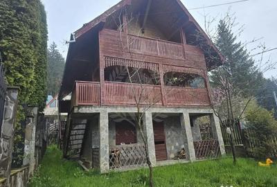Casă cu 4 camere cu Teren 270 Mp în Central