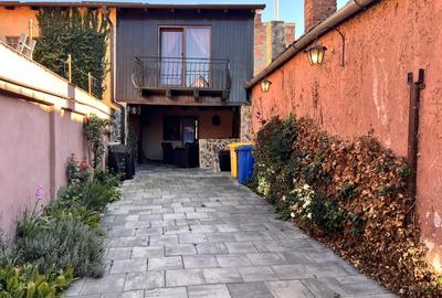 Casa sigle 4 camere centru vechi zona str. 9 mai - 1