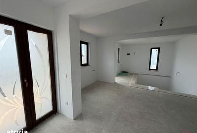 Casă cu 5 camere cu Teren 674 Mp în Vânători