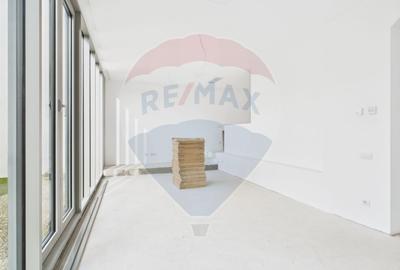 Casă cu 4 camere cu Piscina în Tunari - 5