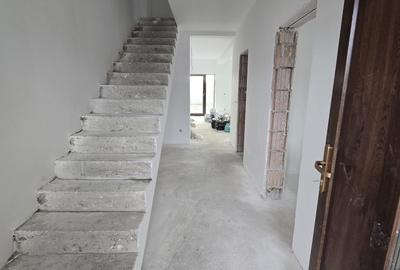 Duplex cu 4 camere cu Canalizare în Moșnița Nouă - 3