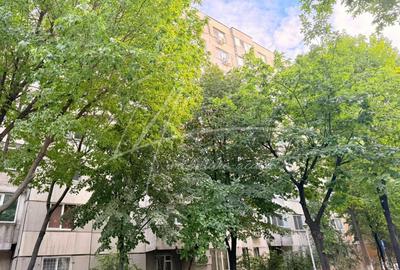 Apartament cu 3 camere decomandat, mobilat în Rahova