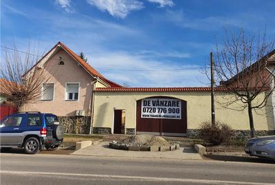 Casă cu 4 camere cu Canalizare în Slimnic - 2