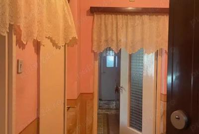 Vand apartament , 2 camere , semidecomandat , etaj 4 , str. Castanilor nr.5 C, Micro 1 - 3