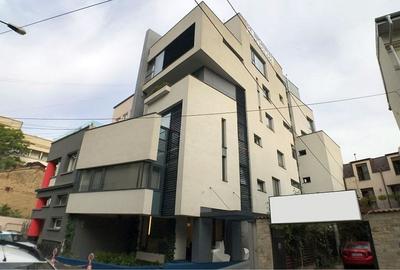 Birou, 802 mp în P-ța Romană