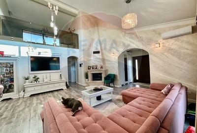 Casă cu 7 camere cu Teren 960 Mp în Vânători - 2