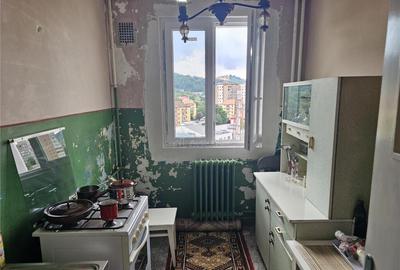 Apartament cu 2 camere semidecomandat în Micro I - 3