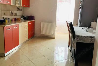 Vanzare apartament 3 camere zona liceu Ecaterina