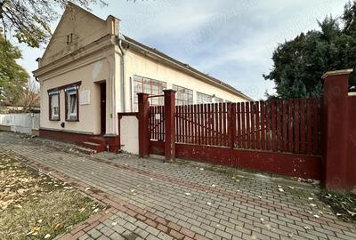 Komadiban tagas polgari jellegu bekoltozheto allapotu haz szep udvarral elado - 1