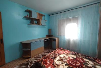 Apartament cu 2 camere decomandat în Nicolina