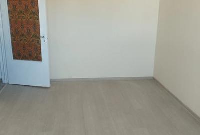 Vand Apartament Re?i?a 2 camere - 2