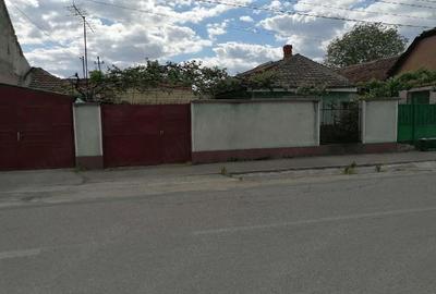 Casă cu 4 camere cu Teren 586 Mp în Central