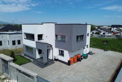 Casă cu 5 camere cu Teren 600 Mp în Câmpineanca - 1