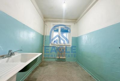 Tomis Nord - 2 Camere decomandat cu balcon pregatit de renovare - 10