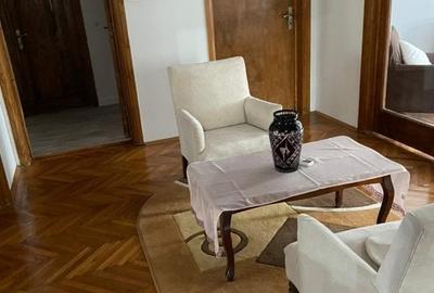 Casă individuală cu 8 camere cu Canalizare în Central - 4