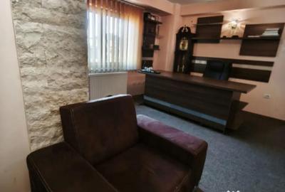 Spațiu comercial, de 50 mp, în Central - 3