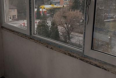 Apartament cu 3 camere semidecomandat în Lupeni - 2