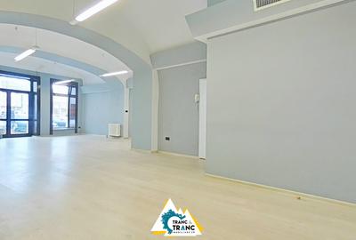 Spațiu comercial de închiriat cu 3 camere pe Bulevardul Revoluției - 3