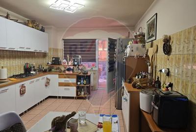 Casa / Vila cu 4 camere de vanzare - 5