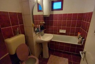 Apartament cu 3 camere decomandat în Petros - 1