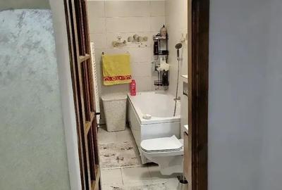 Apartament cu 3 camere decomandat în Est