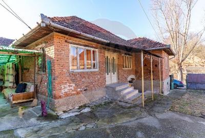 Casă cu 4 camere cu Teren 390 Mp în Peștenița - 12