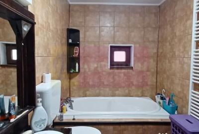 Casă cu 4 camere cu Teren 500 Mp în Săbăreni - 4