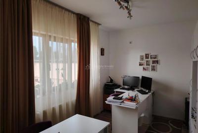 Casă cu 7 camere cu Teren 500 Mp în Păulești - 1