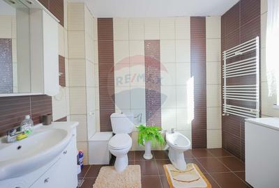 Casă individuală cu 5 camere cu Canalizare în Episcopia Bihorului - 14