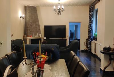 Casă individuală cu 4 camere cu Canalizare în Parcul Carol - 1