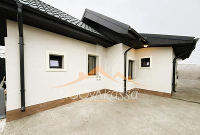 Casă individuală cu 3 camere cu Canalizare în Km 5 - 1