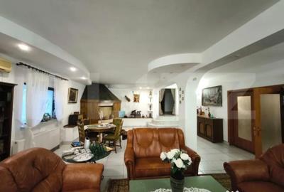 Spațiu comercial, de 1,600 mp, în Central - 13