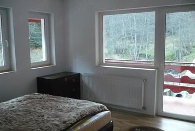 Casă cu 6 camere în Clăbucet - 10