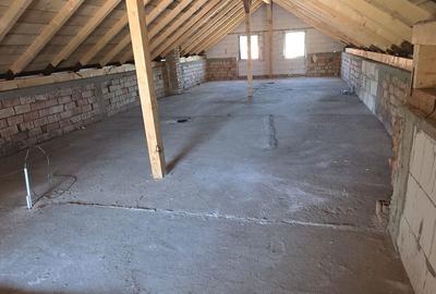 Casă cu 4 camere în Central