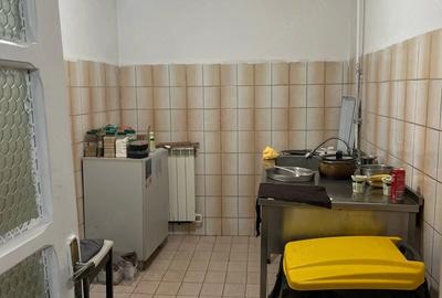 Spațiu comercial, de 130 mp, în Tei - 2