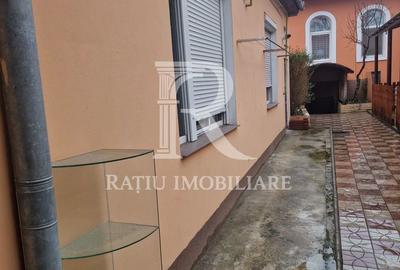 Casă cu 3 camere decomandat cu Teren 11 Mp în Central - 2