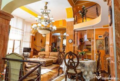 Casă cu 7 camere cu Teren 2500 Mp în Central - 17
