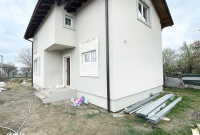 Casă cu 4 camere în Albina
