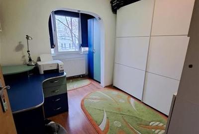 4 camere,et 2, Torontalului, 2 bai, 2 balcoane, centrala proprie, clima - 11