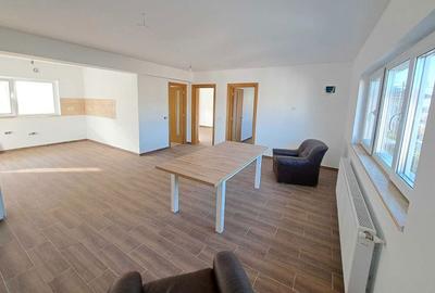 Apartament cu 3 camere semidecomandat în Cățelu - 1