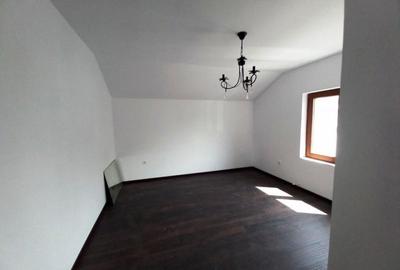 Casa 4 camere in duplex  la  Strejnic. - 12