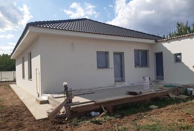 Casă cu 4 camere în Central - 2
