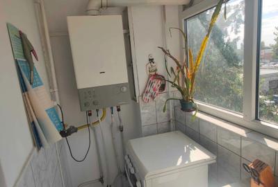 Apartament cu 3 camere decomandat în Călărași - 2