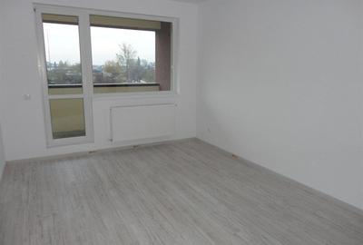 Apartament cu 3 camere decomandat în Titan