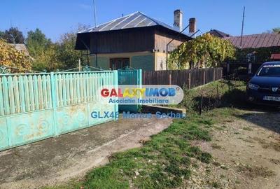 Vanzare casa batraneasca  si teren Raciu - 1