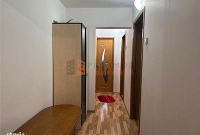 Apartament cu 3 camere semidecomandat, mobilat în Micro 5 - 9