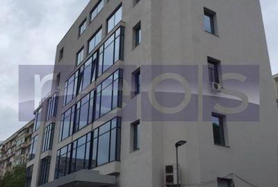 Spațiu comercial, de 1,900 mp, în Centrul Civic - 2