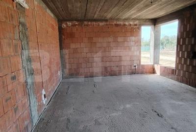 Casa P + M Craiova, zona Tancodrom, la rosu - 4