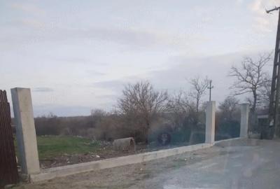 Teren de 2150 mp, în Barcea